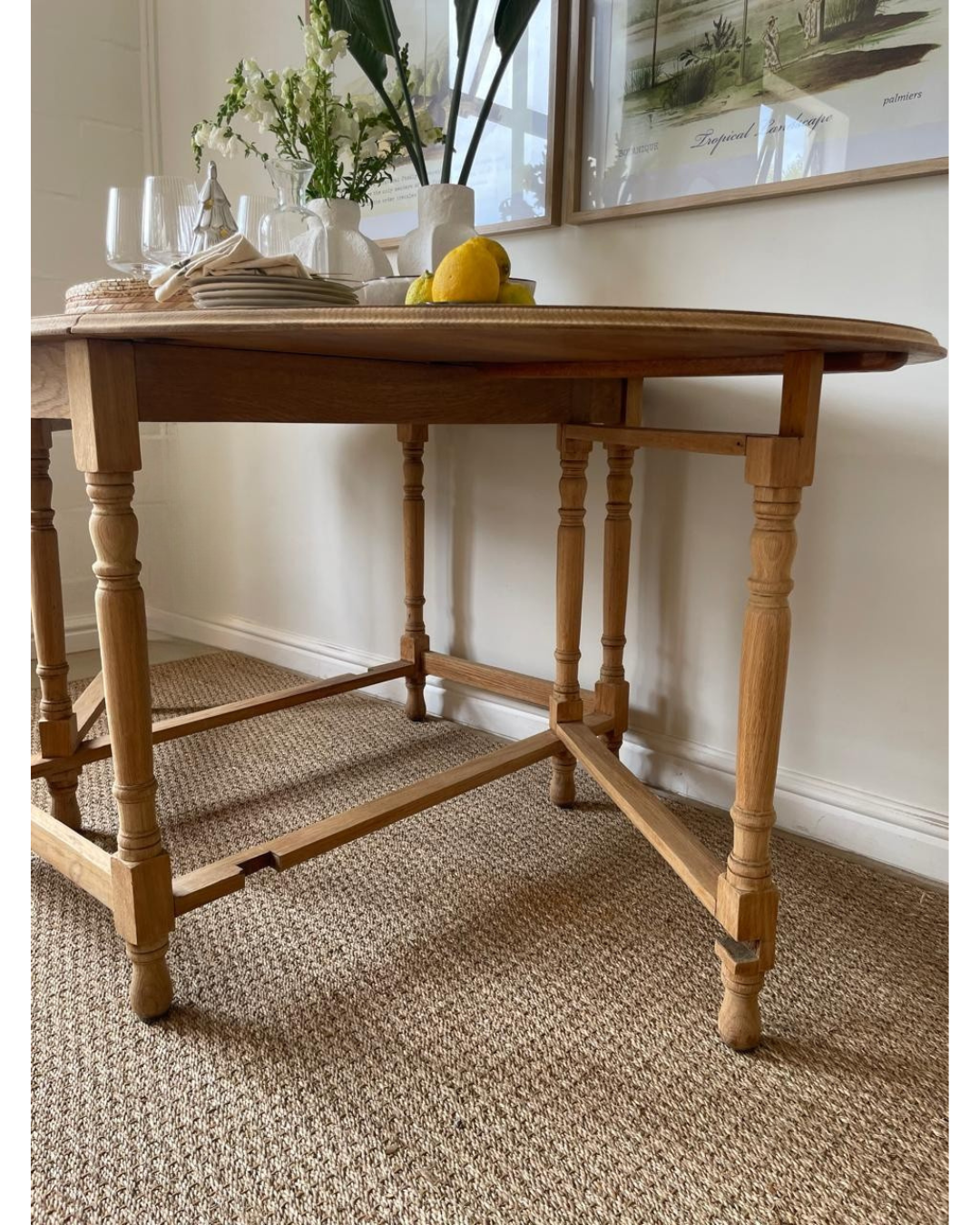 Victoria Diningroom Table