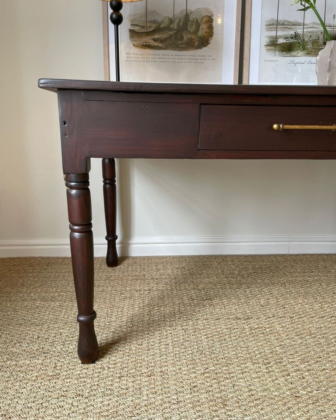 Noval Desk