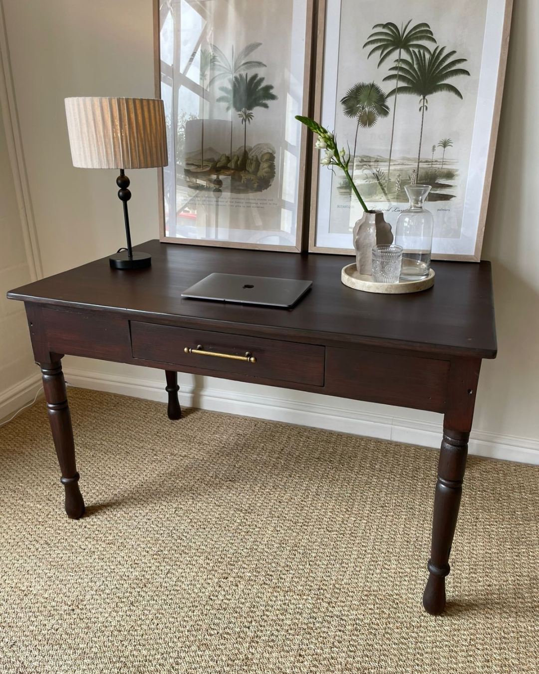 Noval Desk