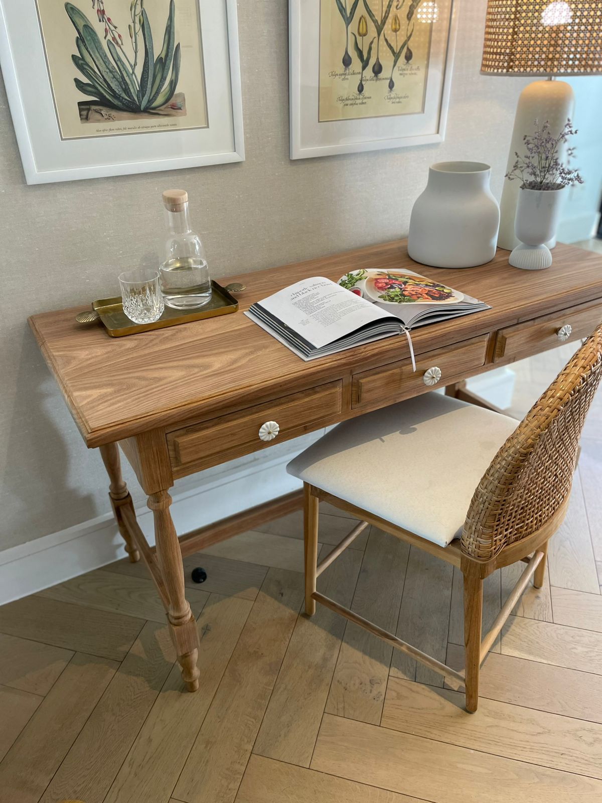 Daisy Desk