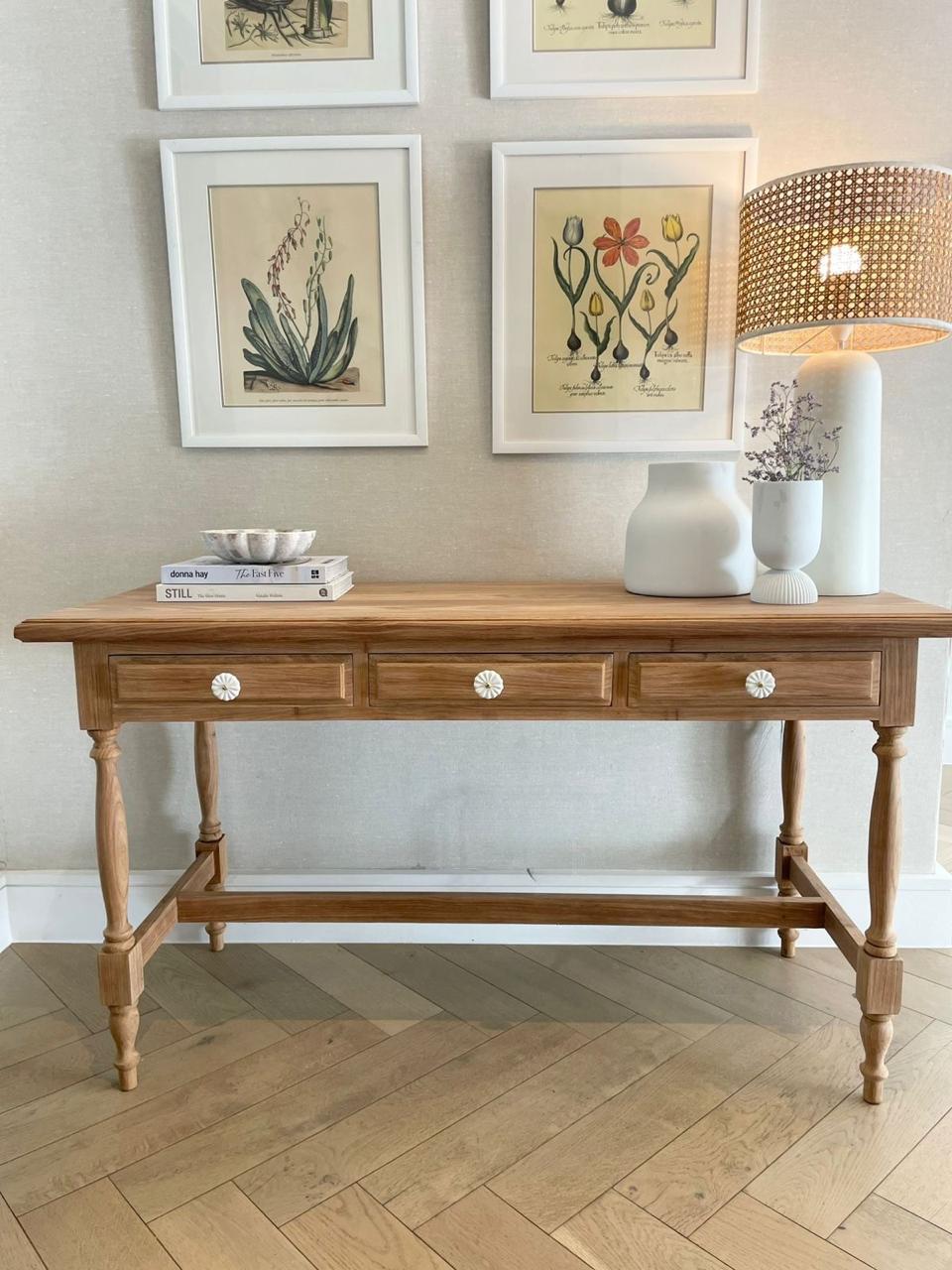 Daisy Desk