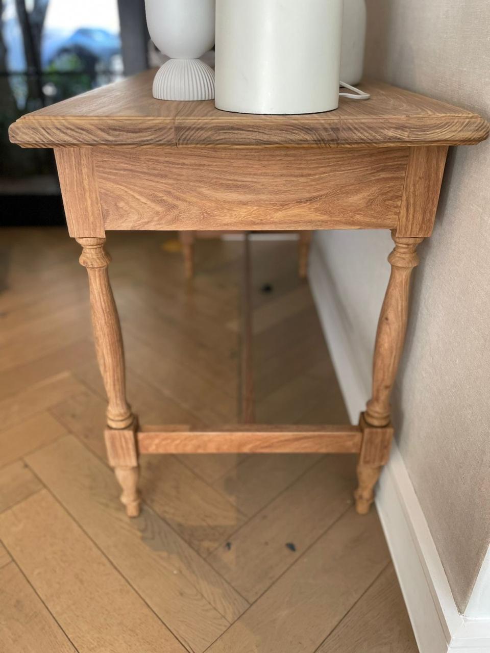 Daisy Desk