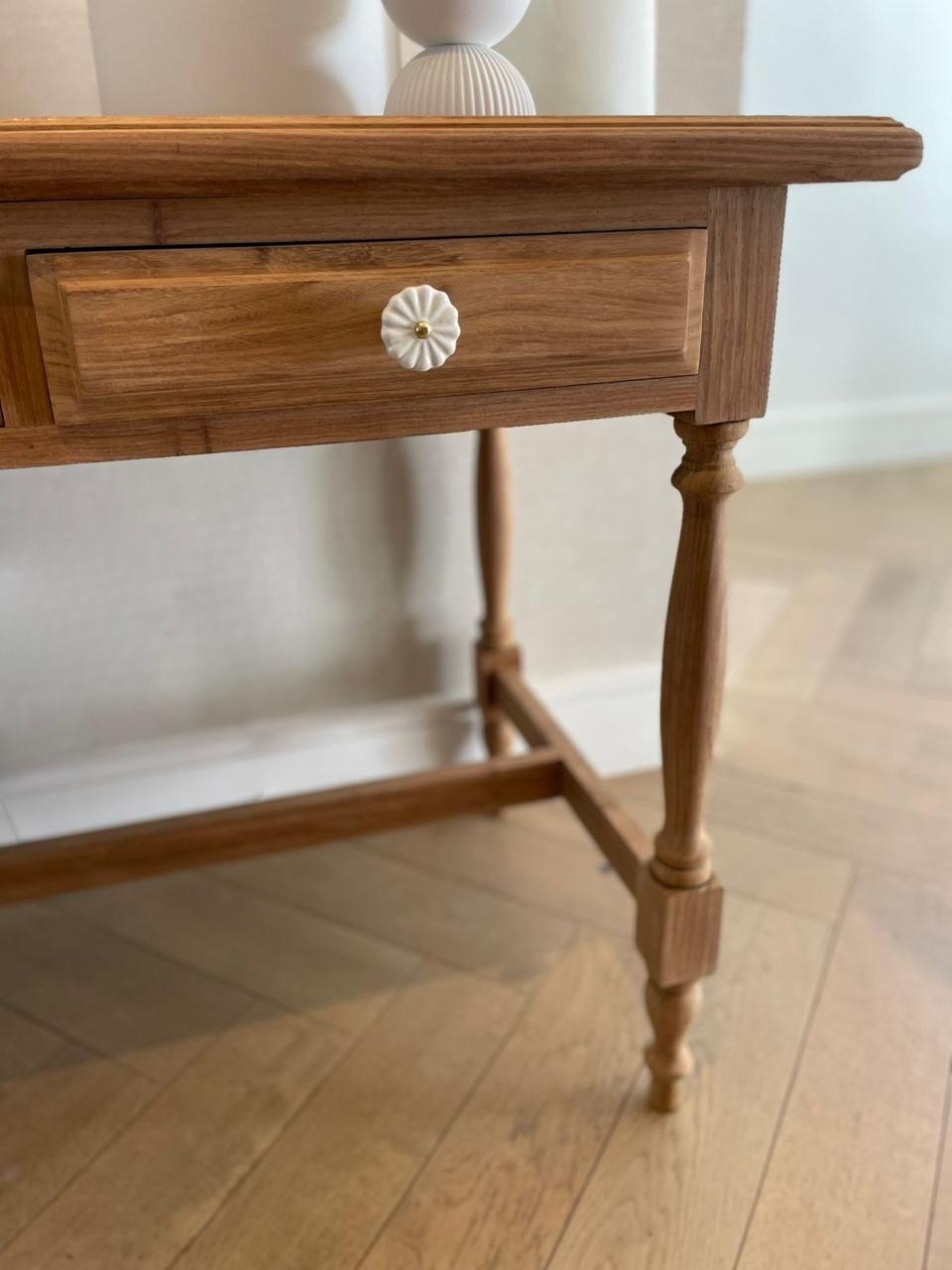 Daisy Desk