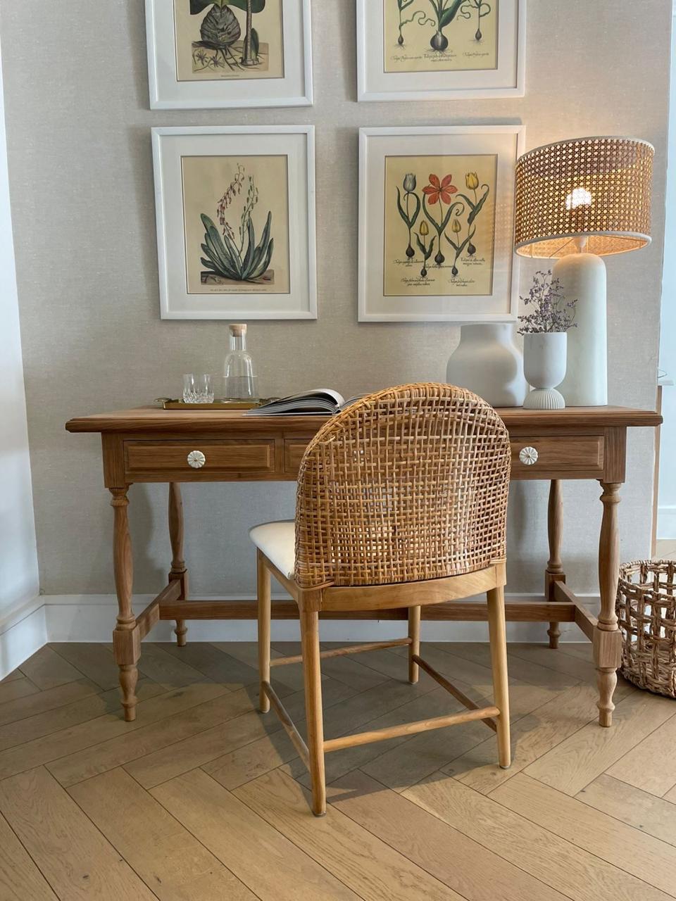Daisy Desk