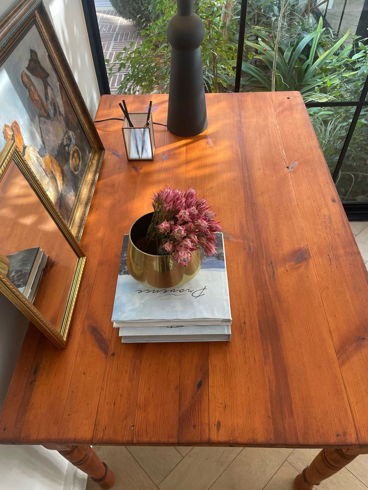 Noval Desk