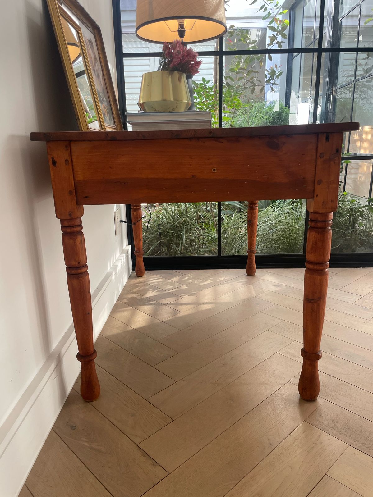 Noval Desk