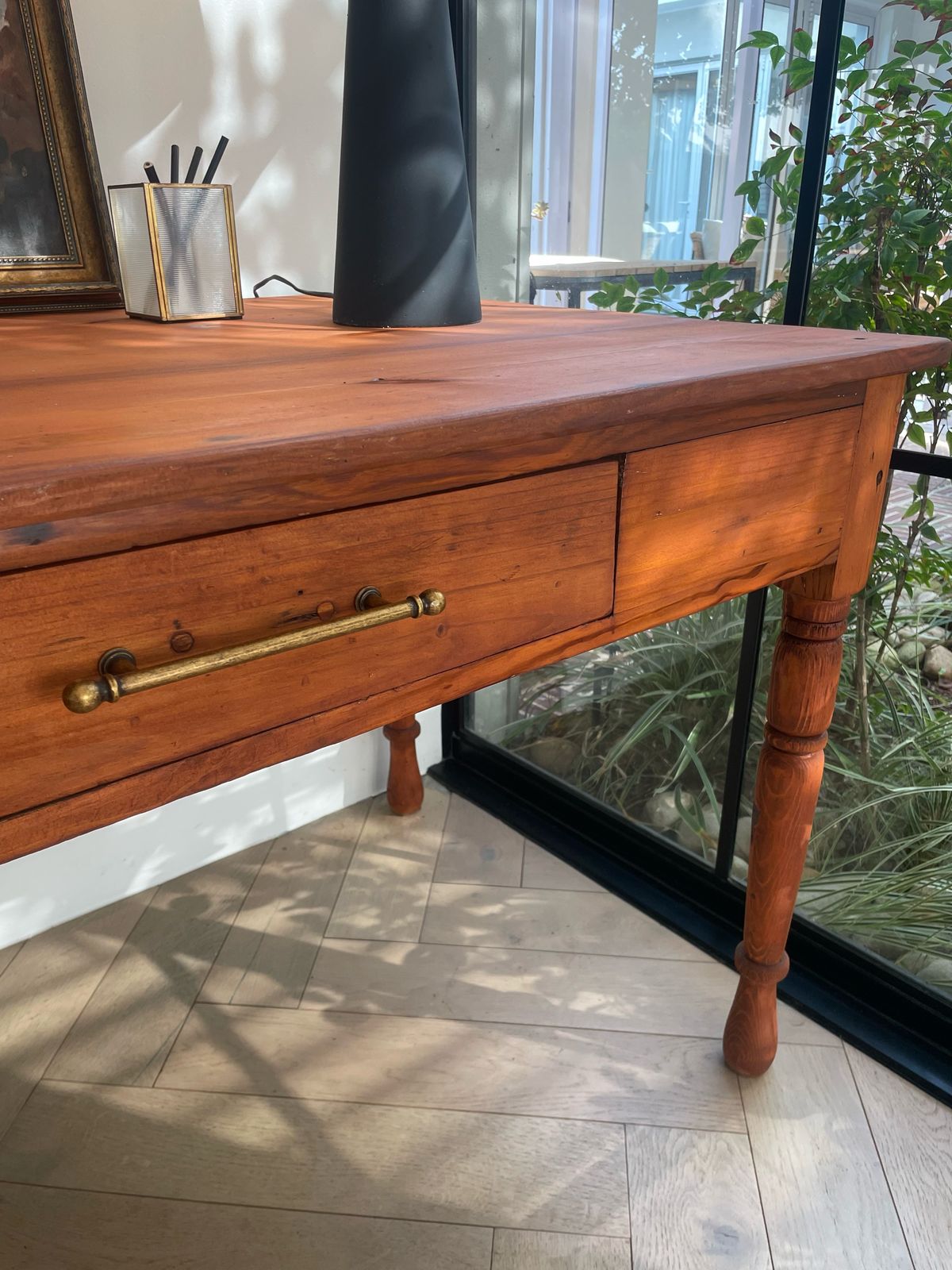 Noval Desk