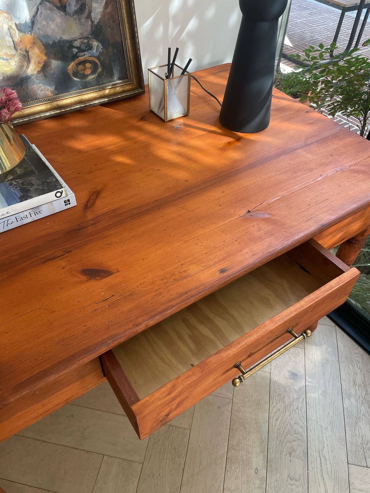 Noval Desk