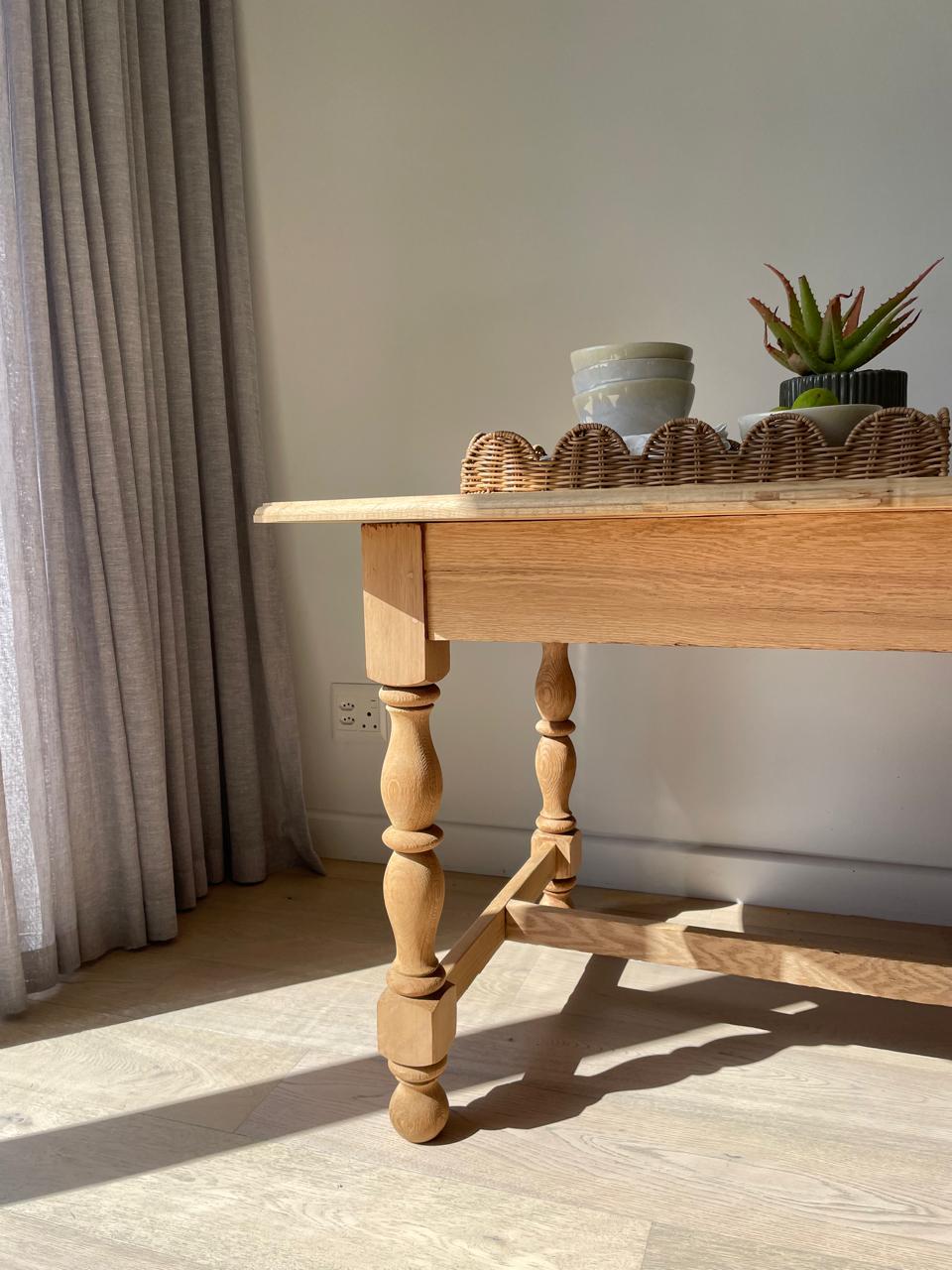 Stella Diningroom Table