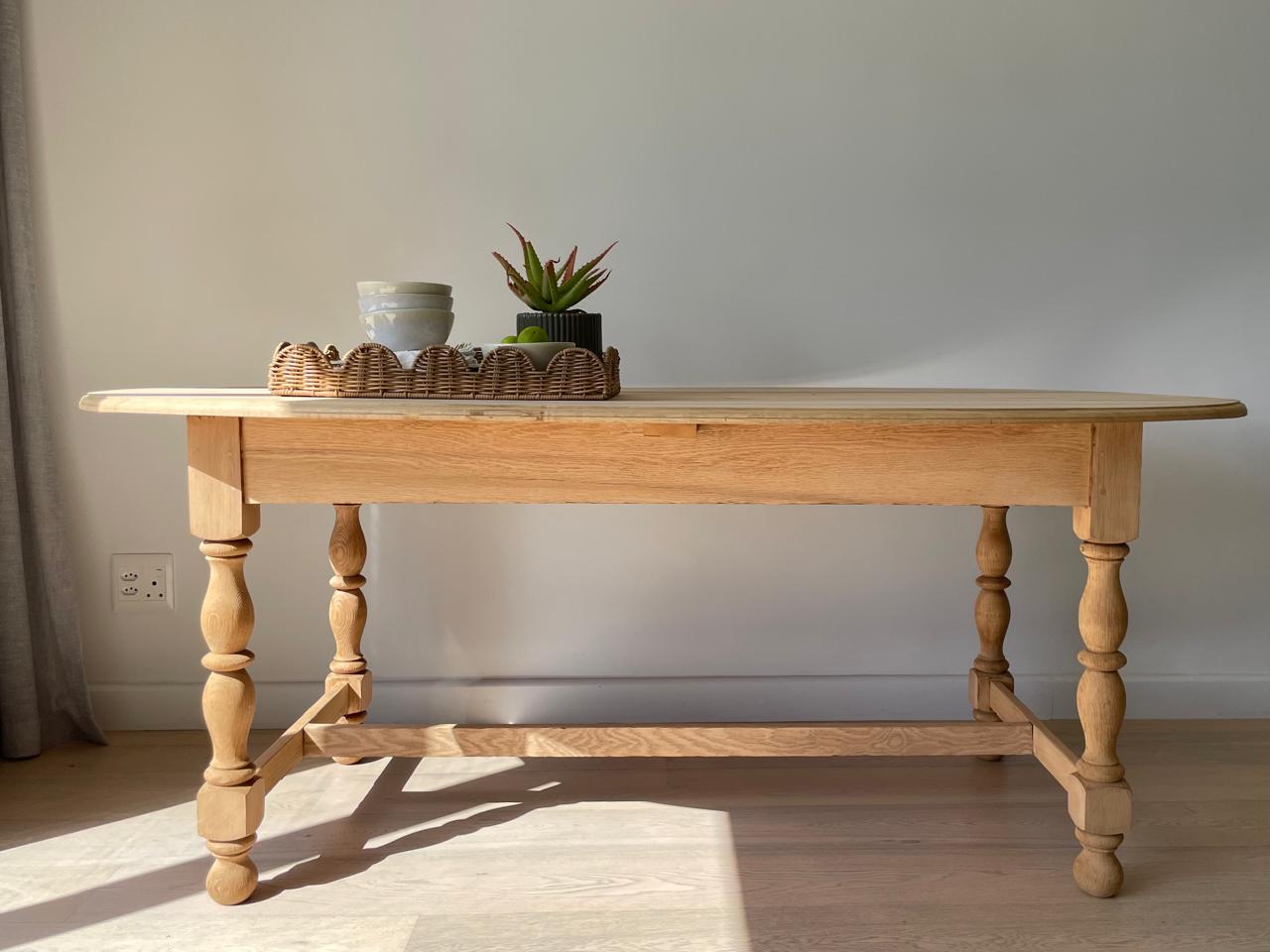 Stella Diningroom Table
