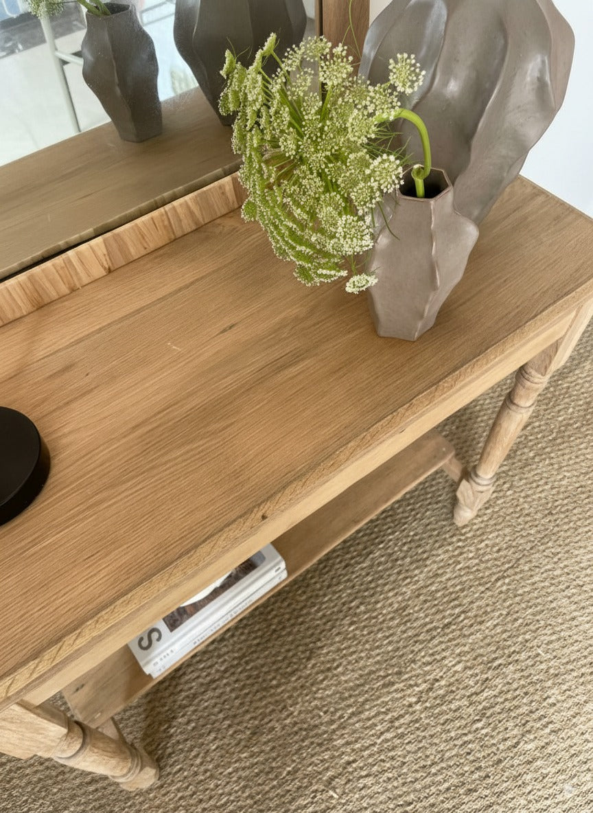 Mulbery Table