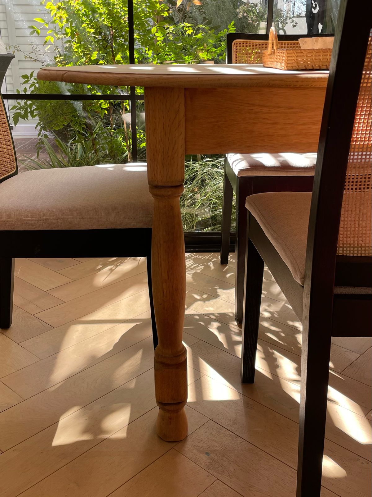The Oxford Dinning Table