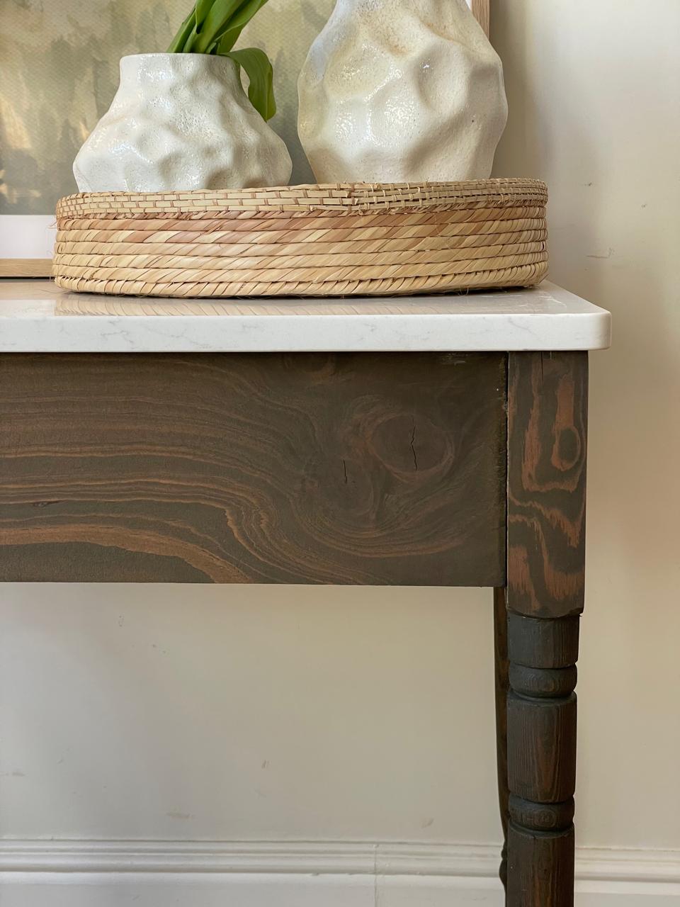 The Lina Table