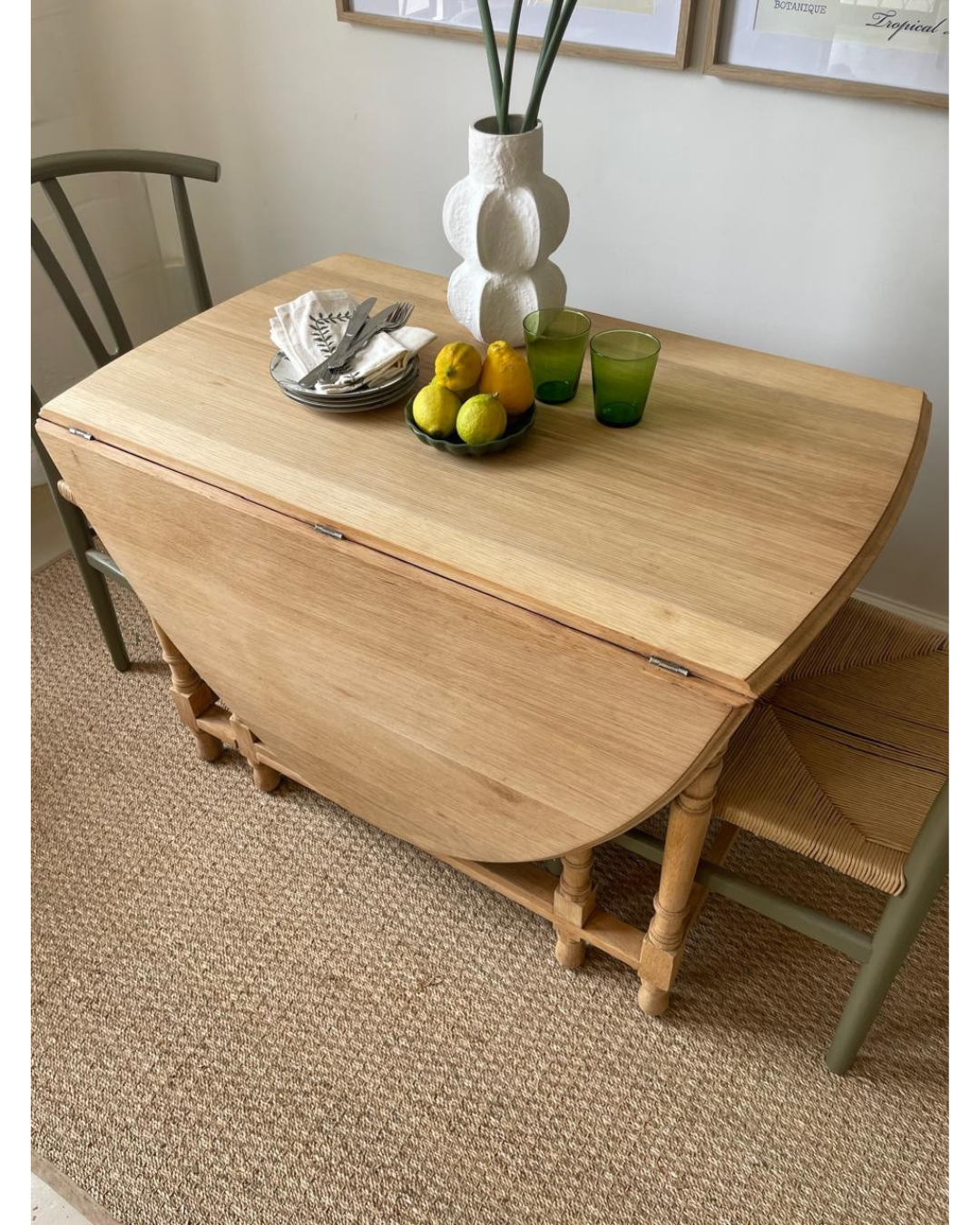 Victoria Diningroom Table