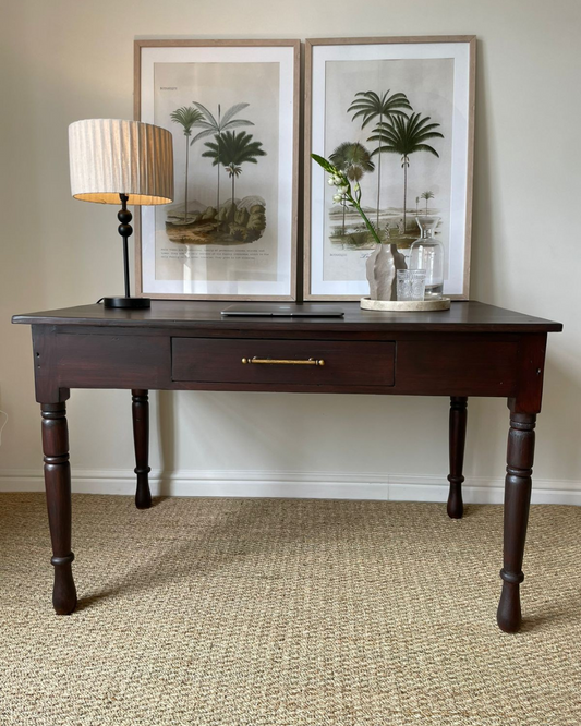 Noval Desk