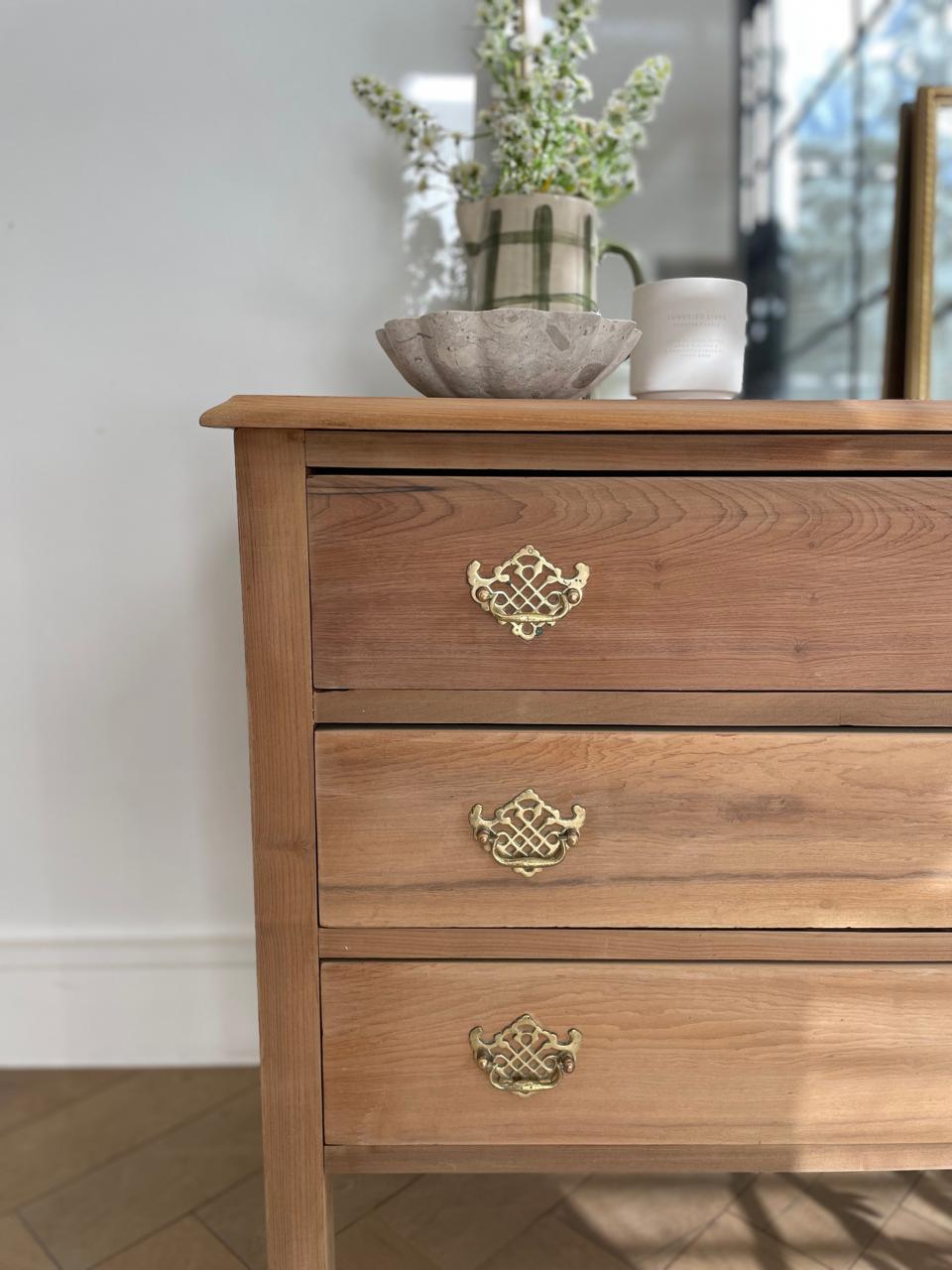 Lara Chest of Draws