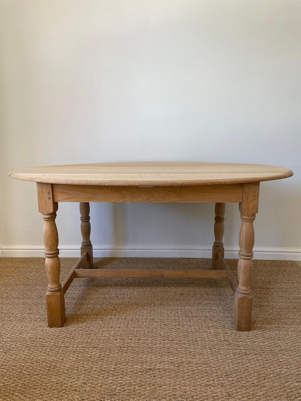 Midnight dinning  table