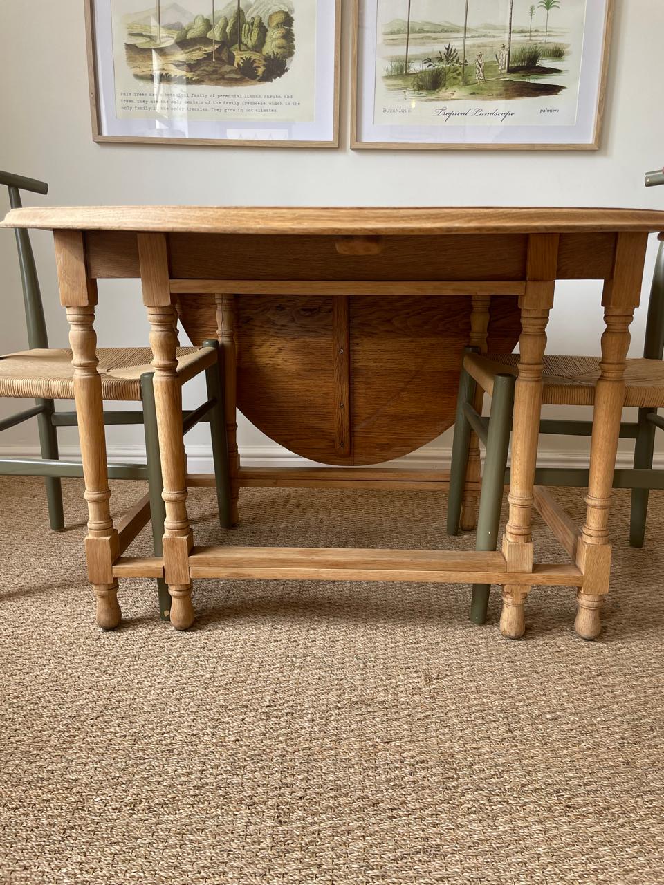 Victoria Diningroom Table