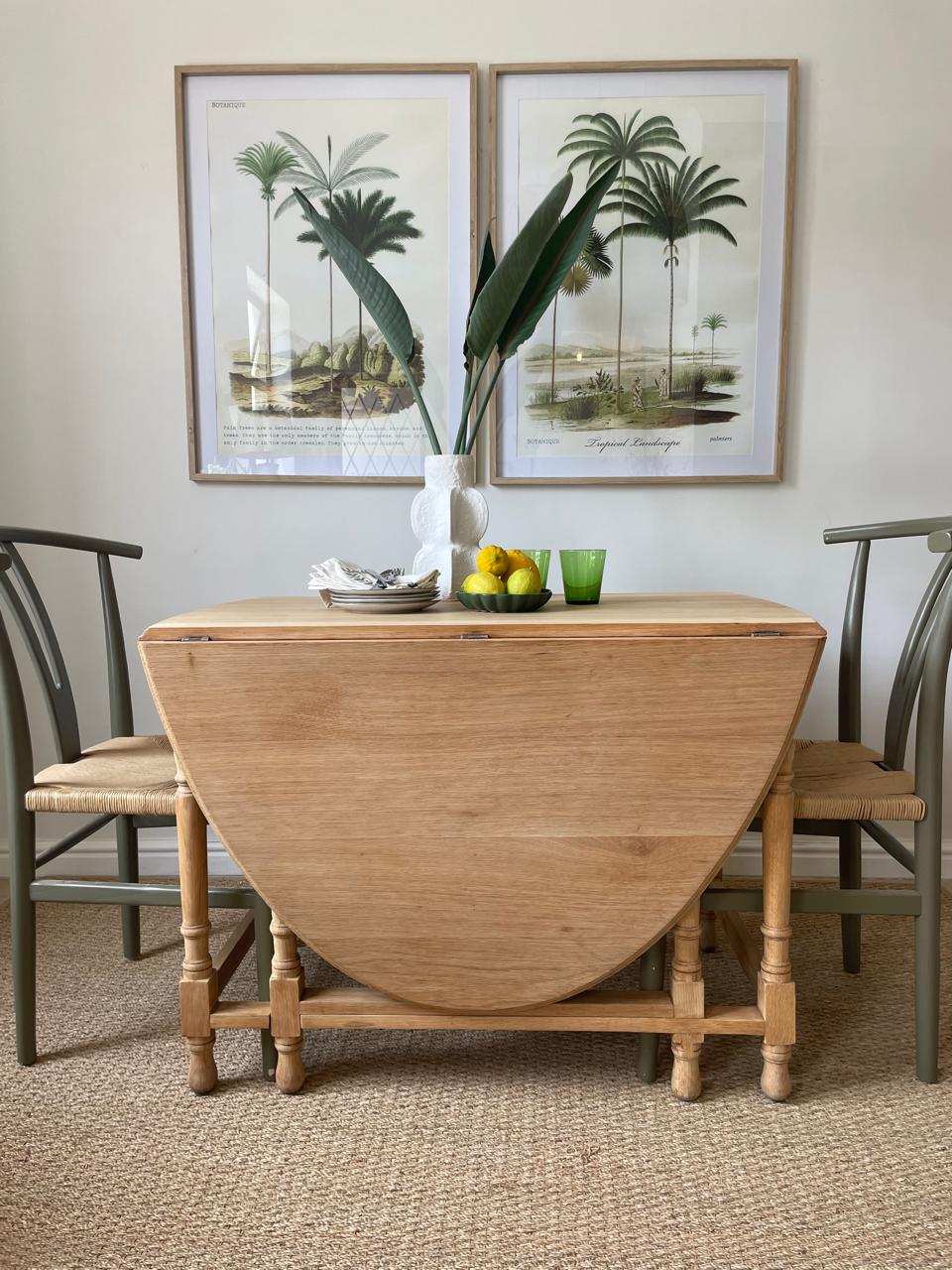 Victoria Diningroom Table