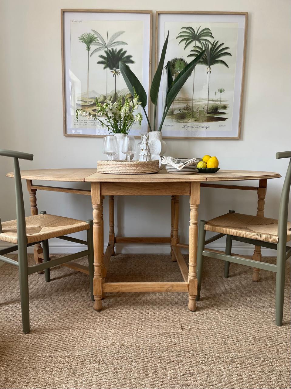 Victoria Diningroom Table