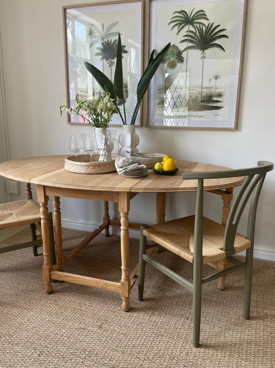 Victoria Diningroom Table