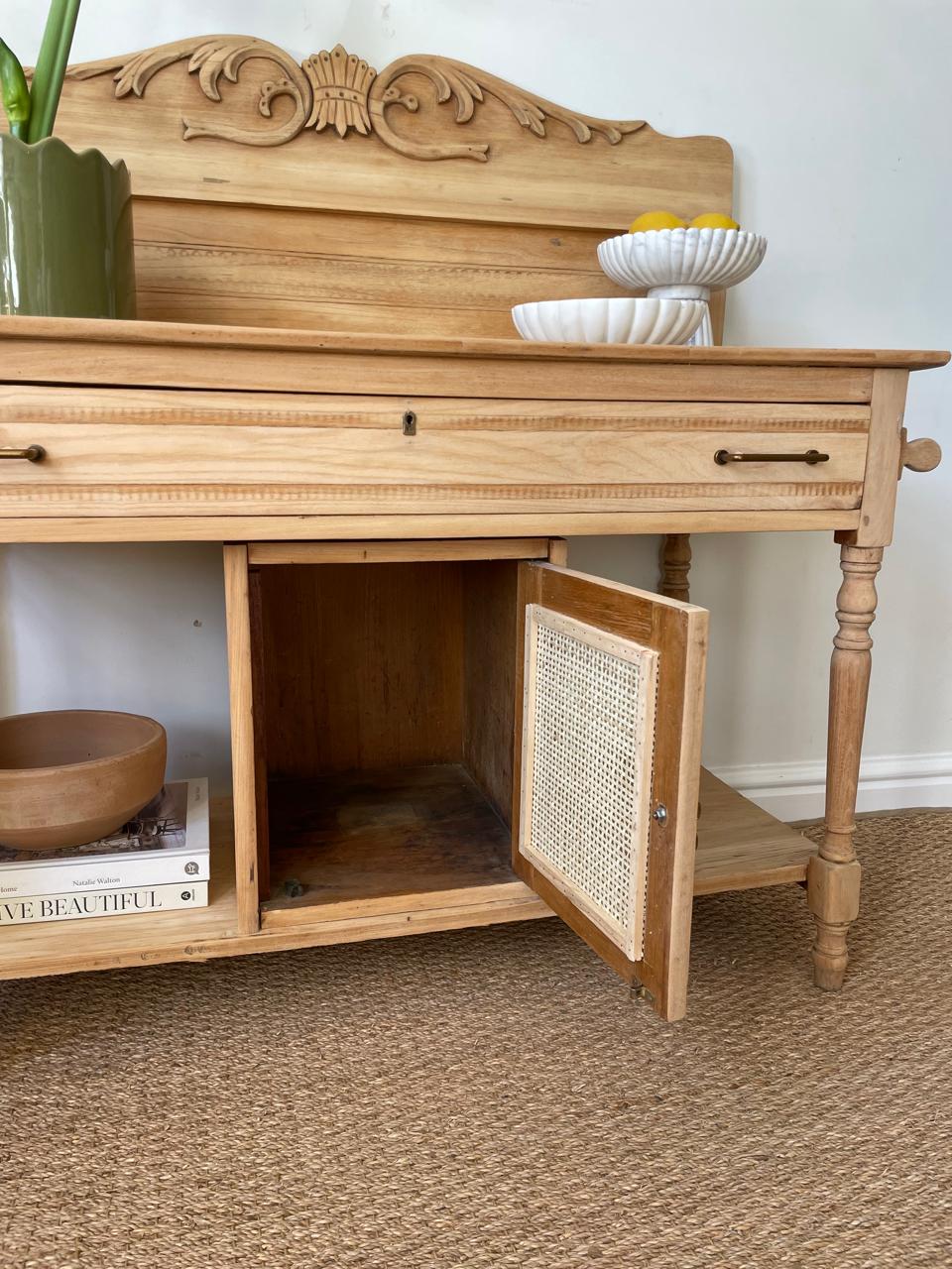 Mable Table