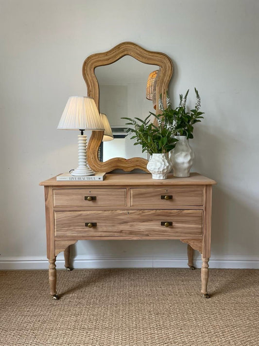 Elizabeth Chest of Draws