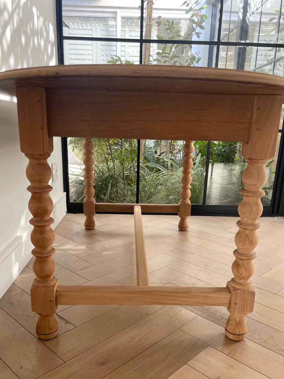 Amsterdam Diningroom Table