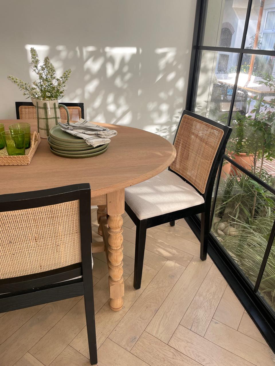 Amsterdam Diningroom Table