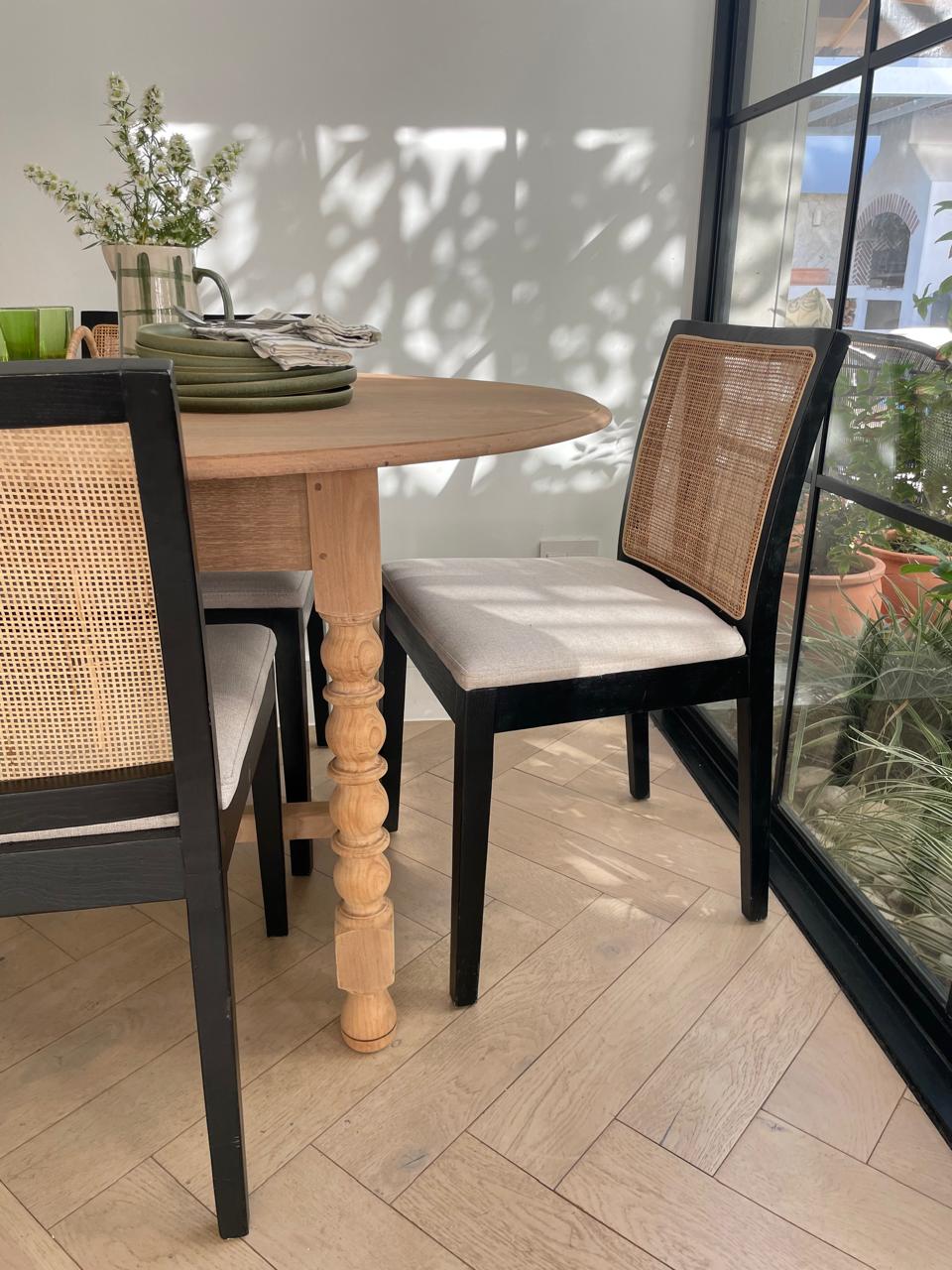 Amsterdam Diningroom Table