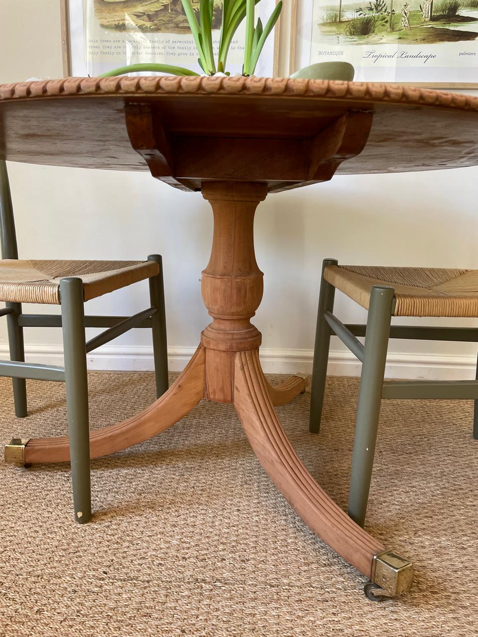 The Verona Dinning Table