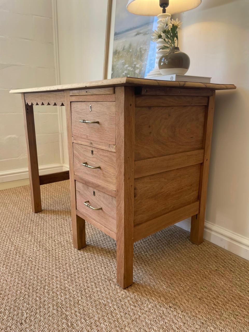 Phillipa Desk