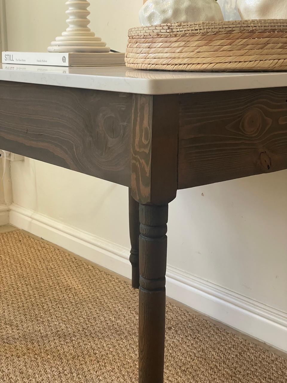 The Lina Table