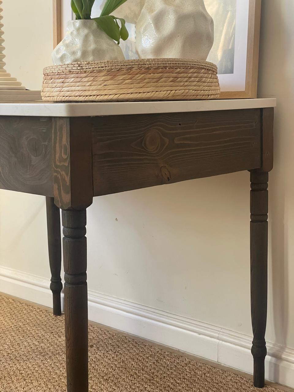 The Lina Table